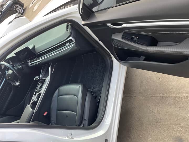 Фото 6 - Geely Emgrand