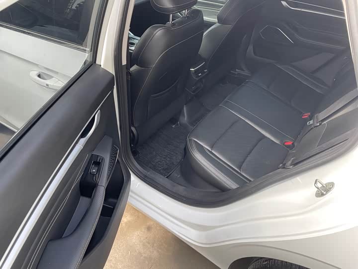 Фото 7 - Geely Emgrand