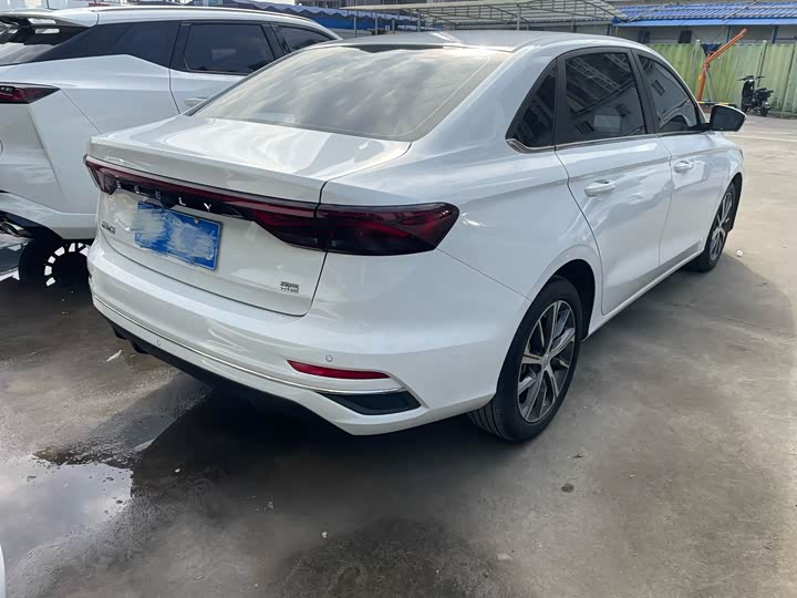 Фото 9 - Geely Emgrand