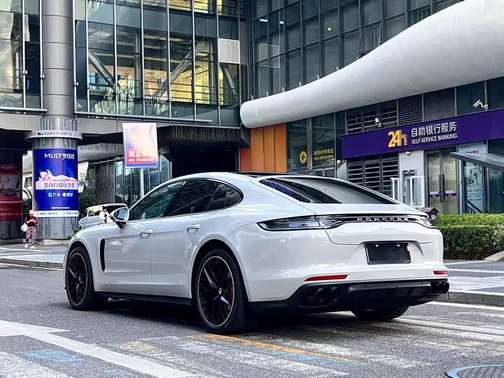 Фото 17 - Porsche Panamera