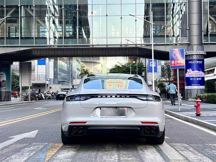 Фото 18 - Porsche Panamera