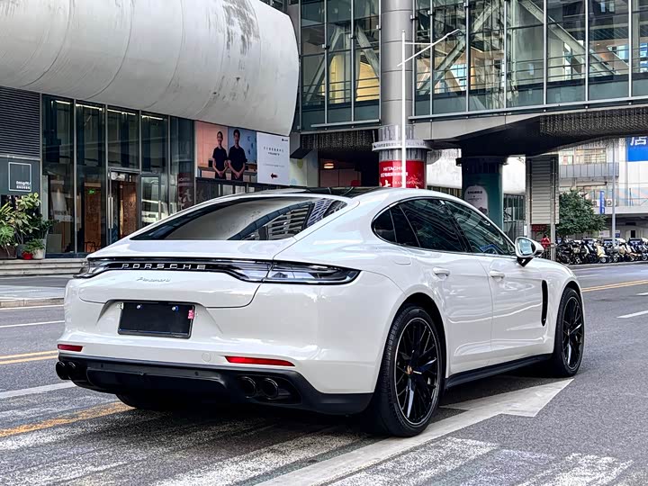 Фото 19 - Porsche Panamera