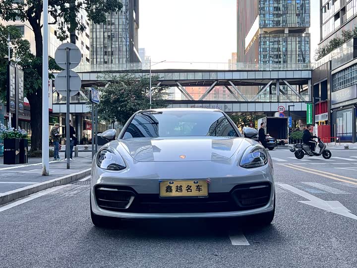 Фото 2 - Porsche Panamera