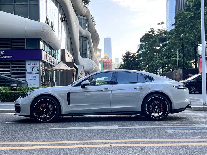 Фото 20 - Porsche Panamera