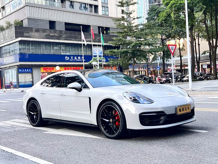 Фото 3 - Porsche Panamera