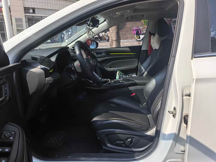 Фото 3 - Roewe i5