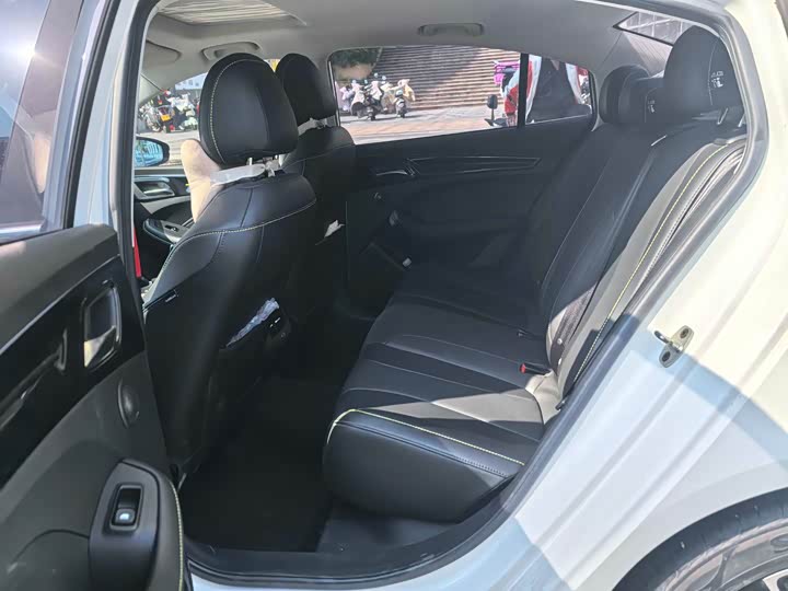 Фото 5 - Roewe i5