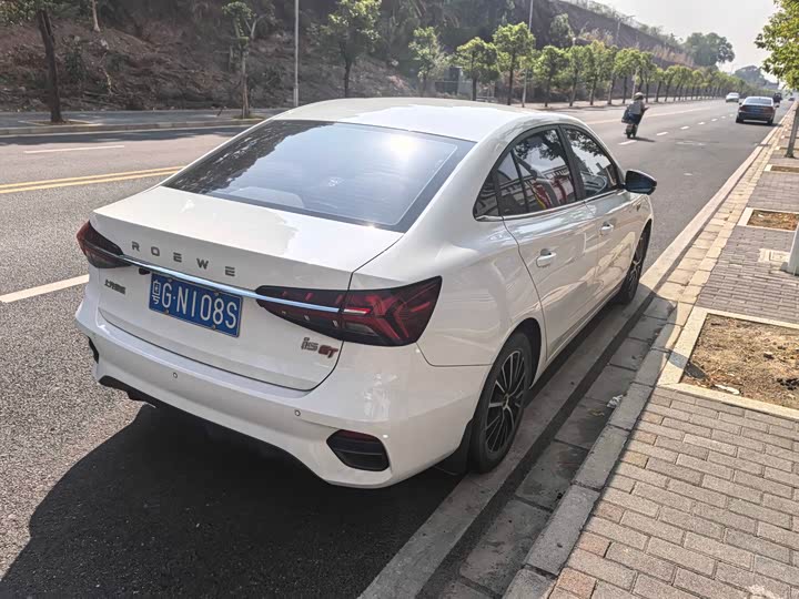 Фото 6 - Roewe i5