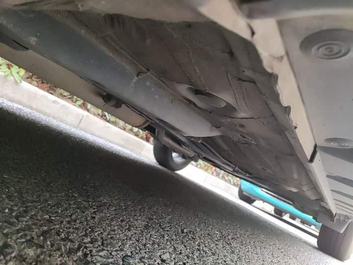 Фото 19 - Toyota Yaris L Hatchback