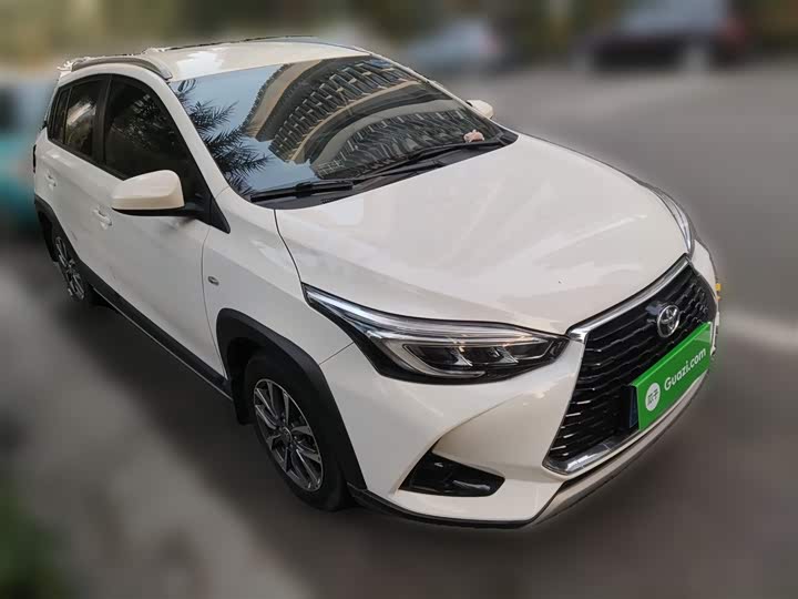 Фото 26 - Toyota Yaris L Hatchback