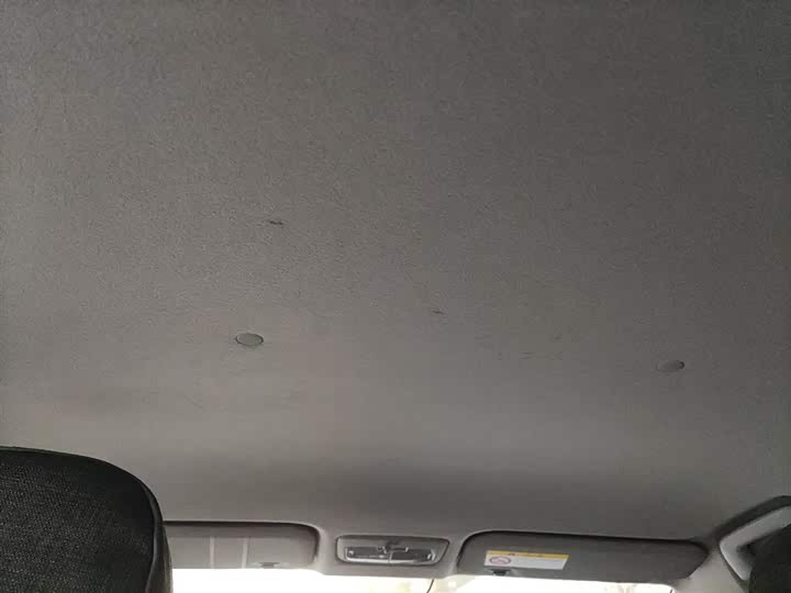 Фото 9 - Toyota Yaris L Hatchback