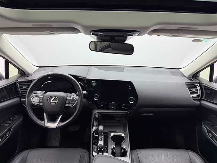 Фото 4 - Lexus NX