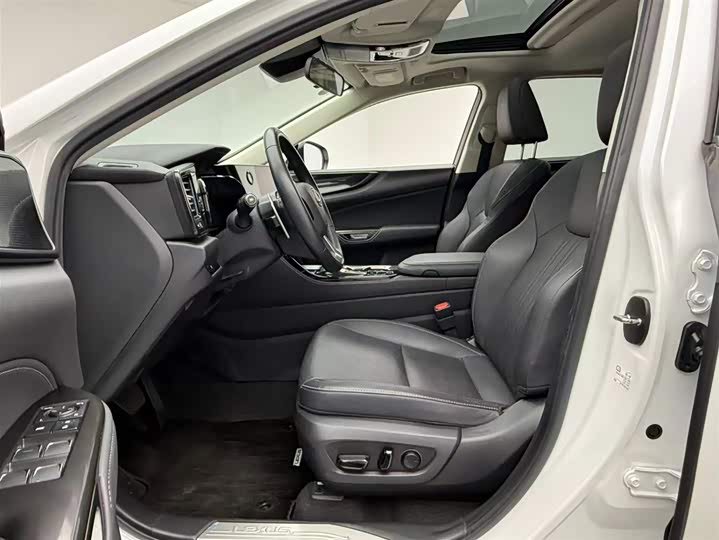 Фото 8 - Lexus NX