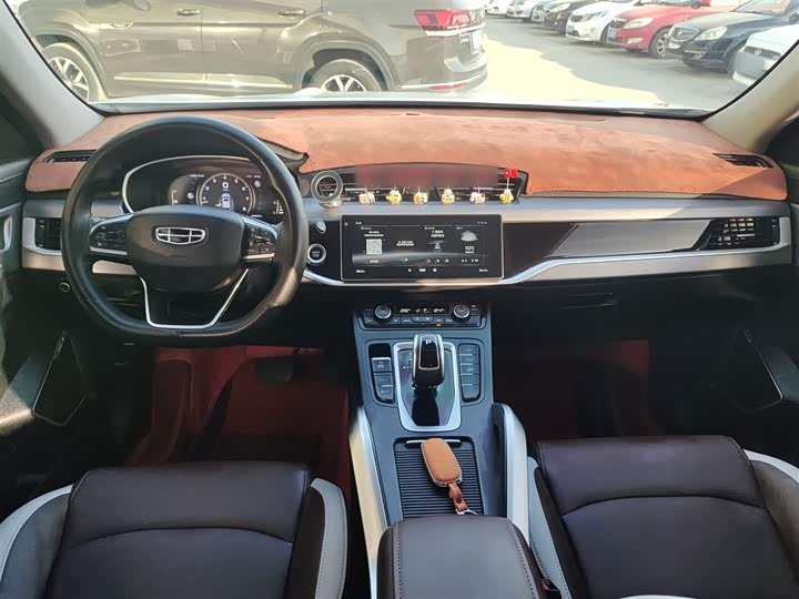 Фото 10 - Geely Atlas