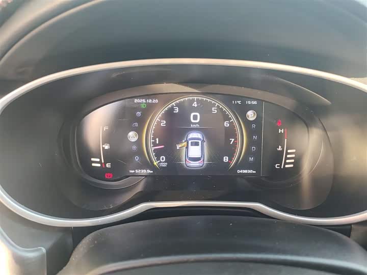 Фото 12 - Geely Atlas