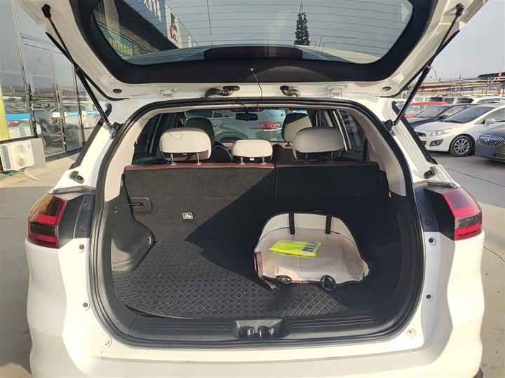 Фото 19 - Geely Atlas