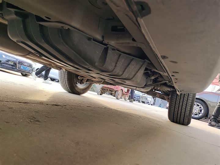 Фото 22 - Geely Atlas