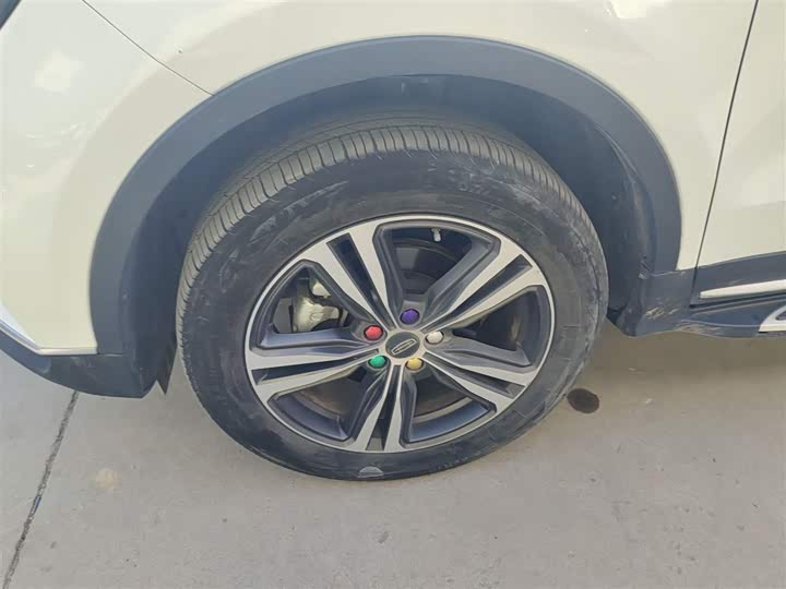 Фото 23 - Geely Atlas