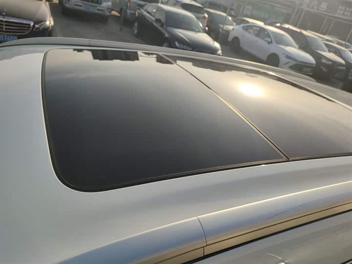 Фото 27 - Geely Atlas