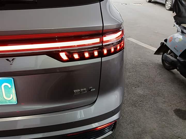 Фото 8 - Geely Monjaro