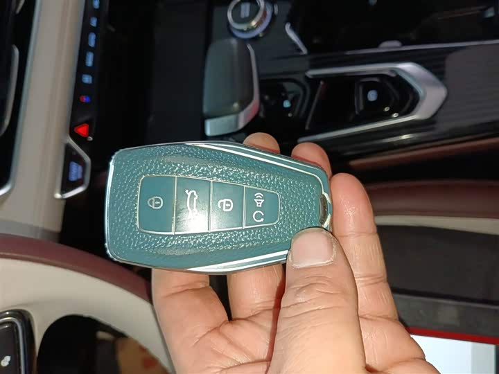 Фото 9 - Geely Monjaro