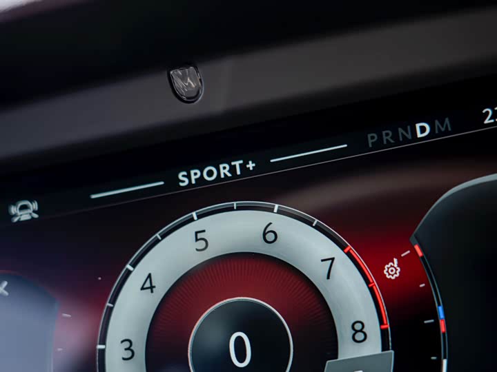 Фото 13 - Aston Martin DB12