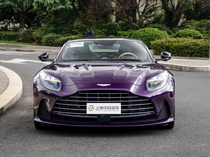 Фото 2 - Aston Martin DB12