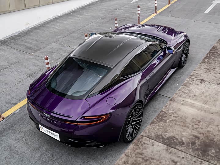 Фото 20 - Aston Martin DB12