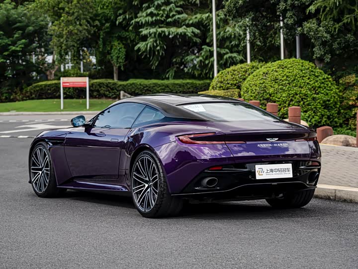 Фото 3 - Aston Martin DB12