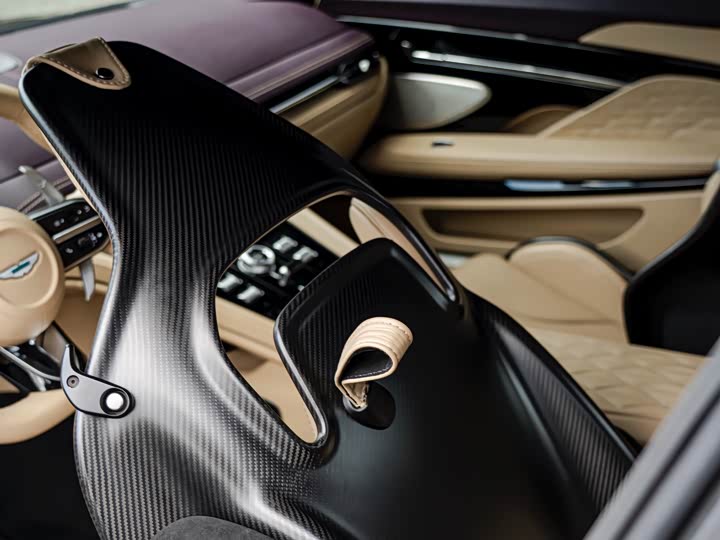 Фото 5 - Aston Martin DB12