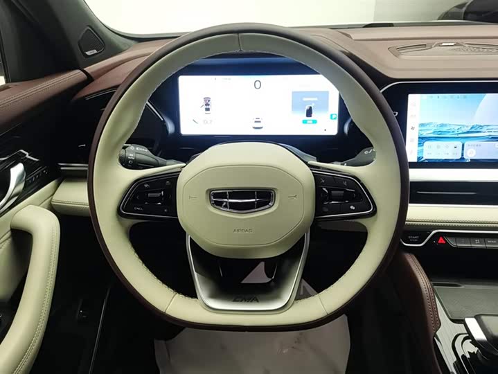 Фото 15 - Geely Monjaro