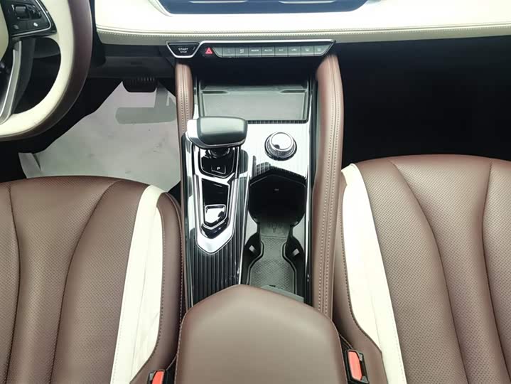 Фото 16 - Geely Monjaro