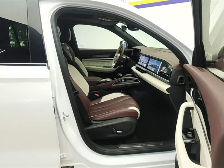 Фото 8 - Geely Monjaro