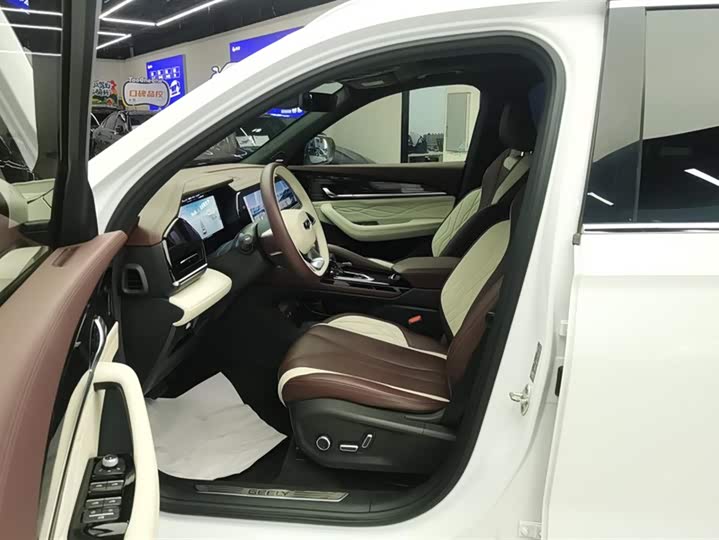 Фото 9 - Geely Monjaro