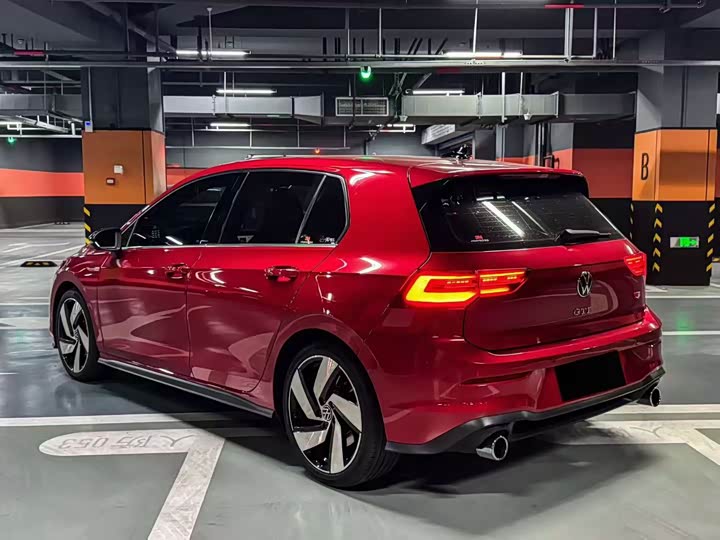 Фото 3 - Volkswagen Golf GTI