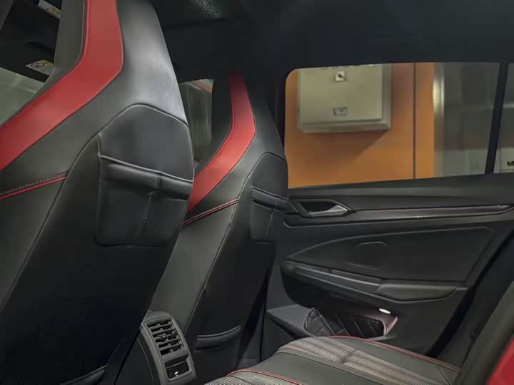 Фото 6 - Volkswagen Golf GTI