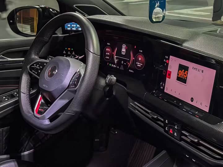 Фото 8 - Volkswagen Golf GTI