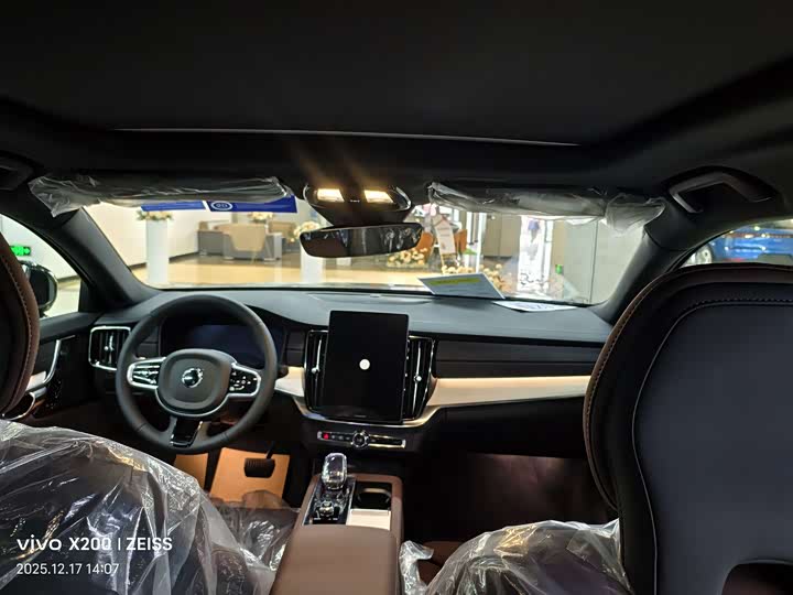 Фото 10 - Volvo S90