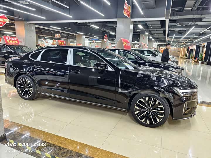 Фото 4 - Volvo S90