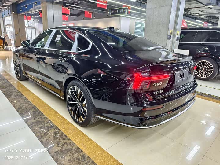 Фото 7 - Volvo S90