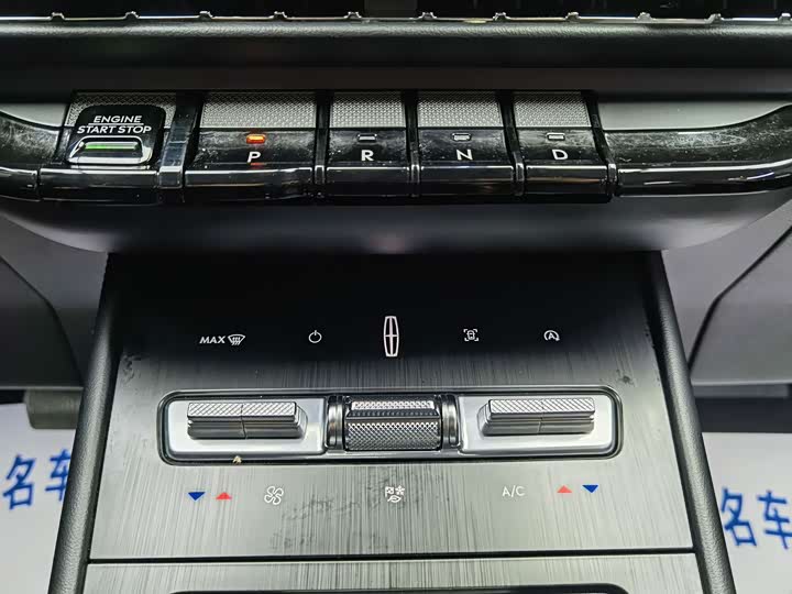 Фото 13 - Lincoln Corsair