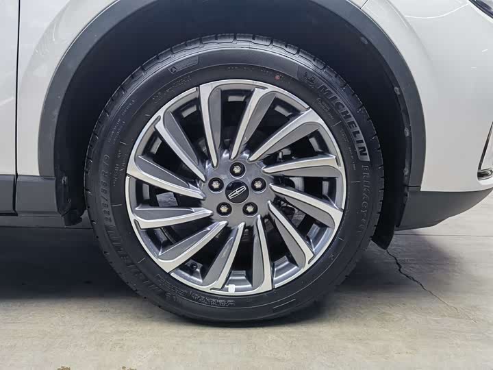 Фото 19 - Lincoln Corsair