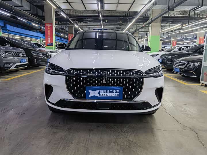 Фото 2 - Lincoln Corsair