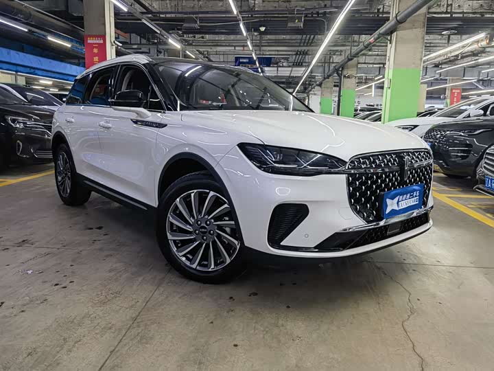 Фото 3 - Lincoln Corsair