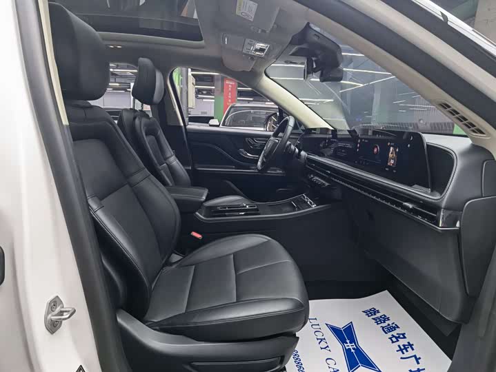 Фото 8 - Lincoln Corsair