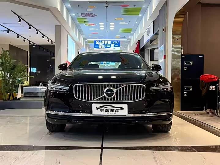 Фото 2 - Volvo S90