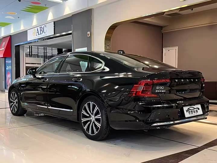 Фото 7 - Volvo S90