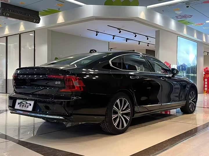 Фото 9 - Volvo S90