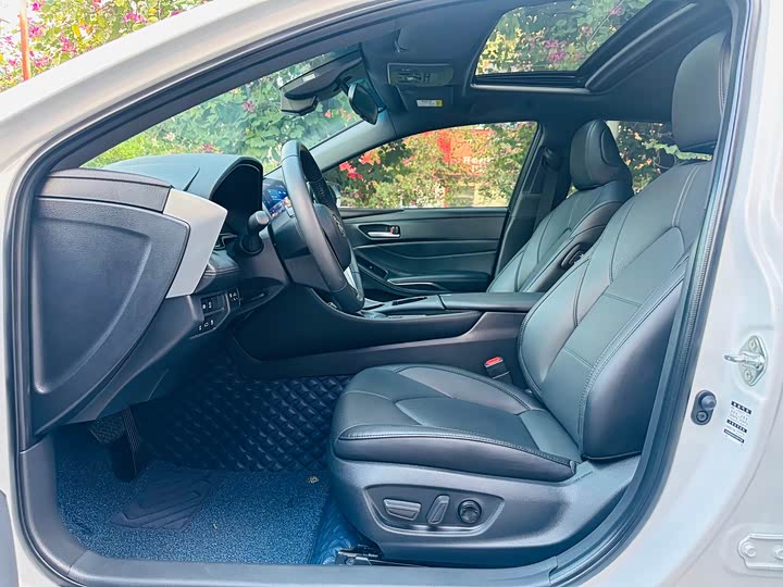 Фото 10 - Toyota Avalon