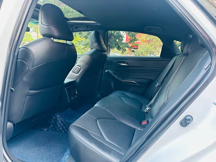 Фото 11 - Toyota Avalon